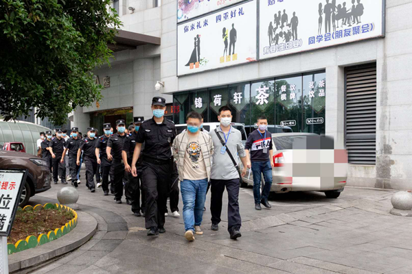 成渝两地警方联合破获高额股票配资诈骗案，首例诈骗案浮出水面